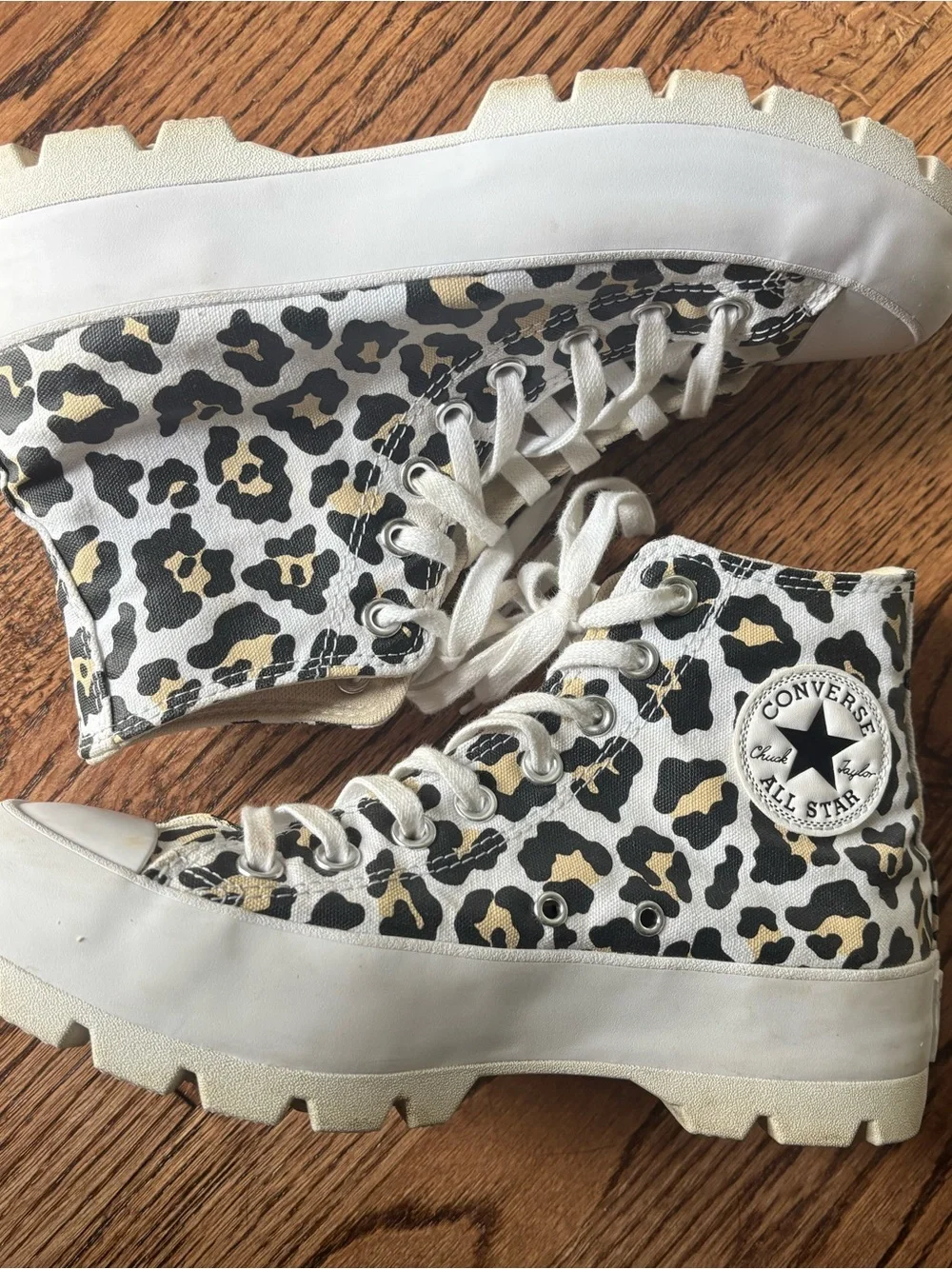 Converse High-Top Sneakers in White, Black & Tan Leopard Print size 8.5 - Picture 2 of 7